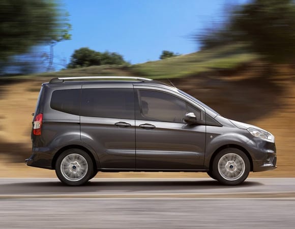 medidas del ford tourneo courier