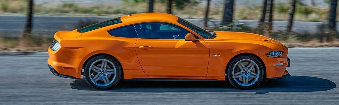 ford mustang fastback naranja