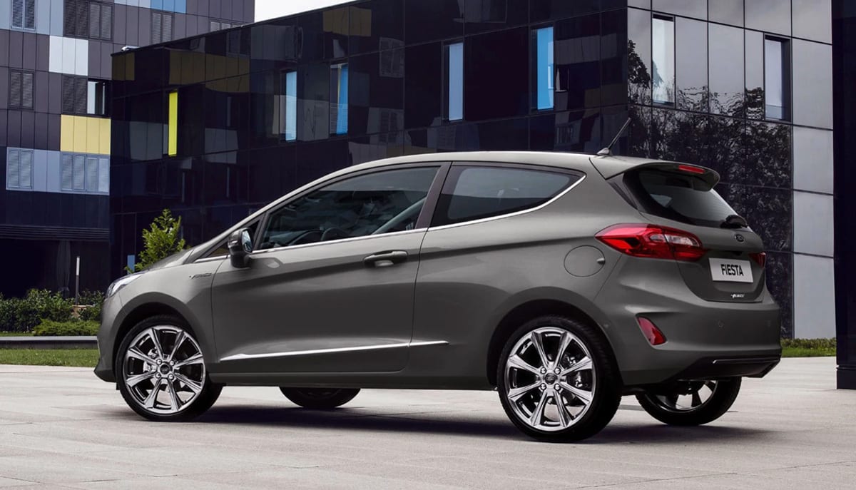 ford fiesta gris vista trasera