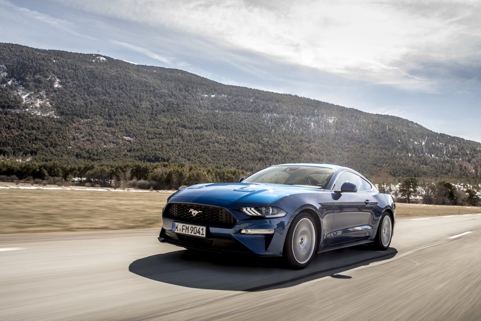 medidas ford mustang fastback