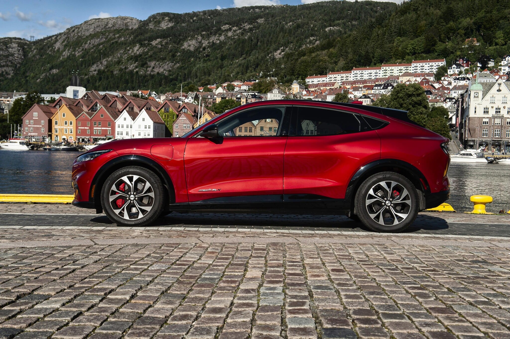 medidas ford mustang mach e