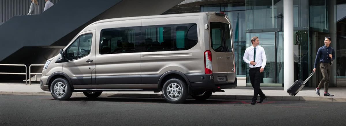 ford transit minibus precio