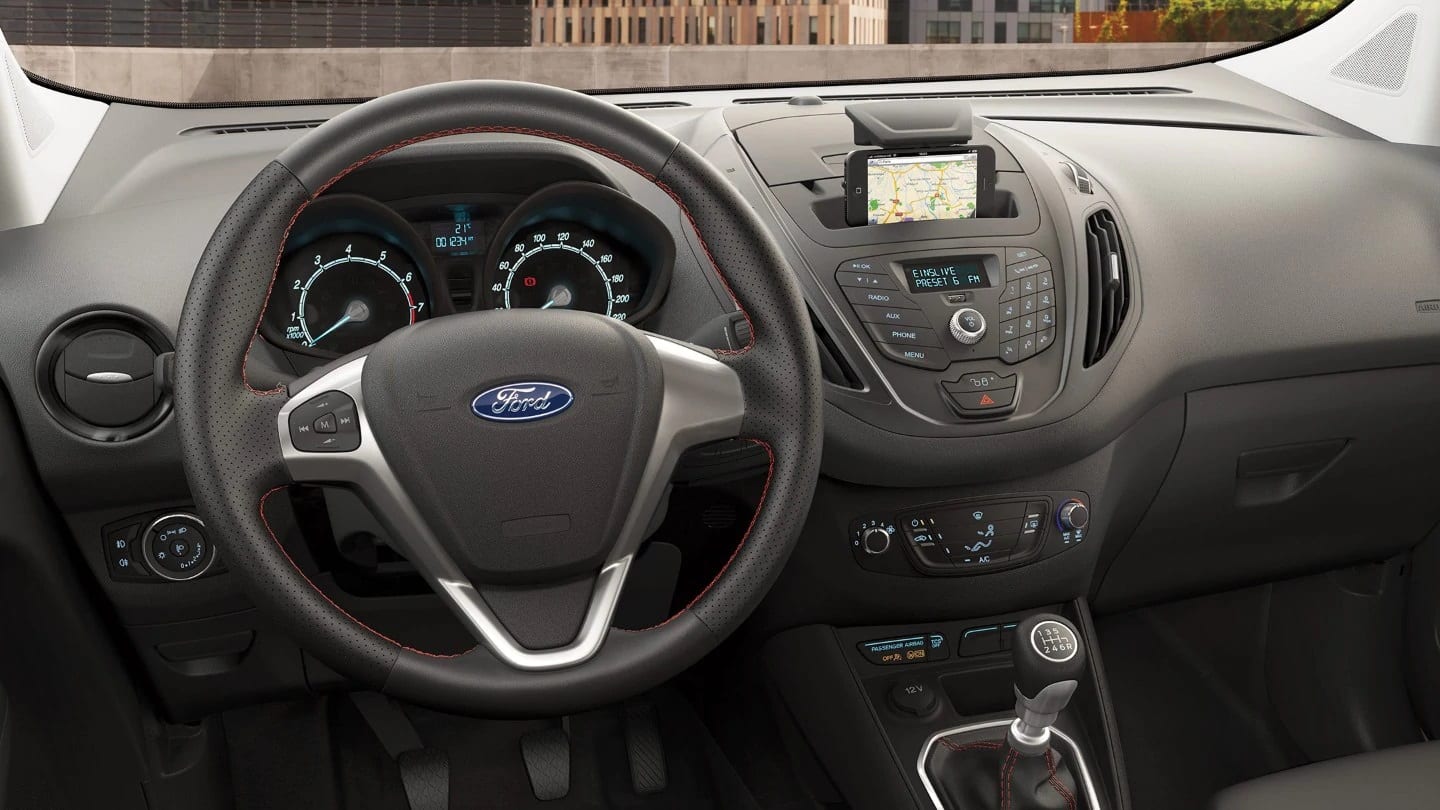 ford tourneo courier precio interior